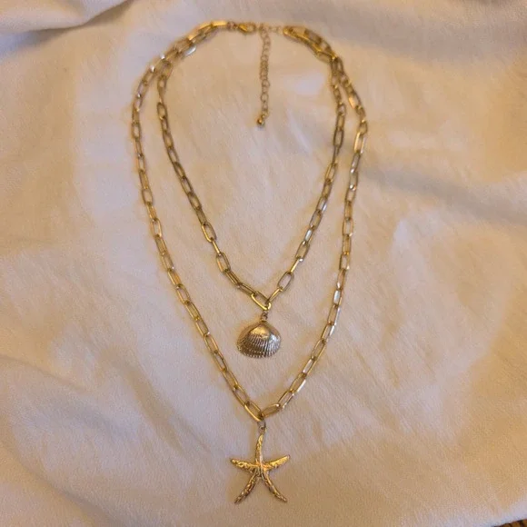 Gold Tone Double Layered 15 3/4-18 1/2 in Necklace Shell Starfish Pendant Women - Picture 2 of 3